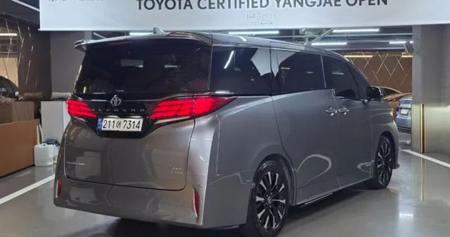 Toyota Alphard 