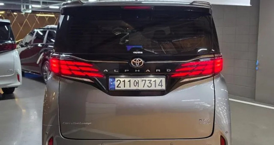 Toyota Alphard 