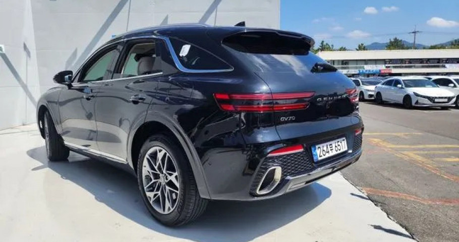 Genesis Gv70 
