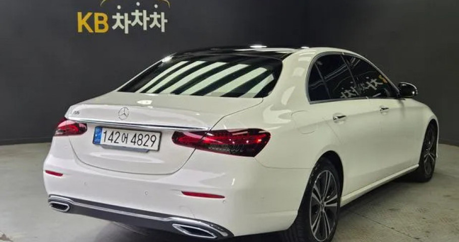 Mercedes-Benz E-Class 