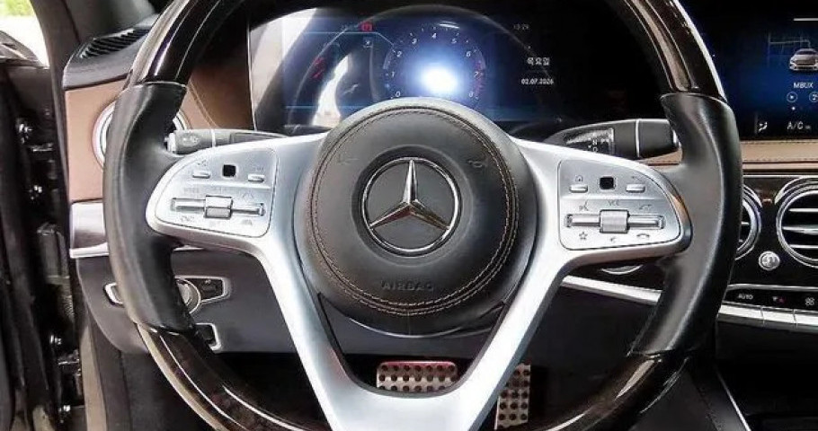 Mercedes-Benz S-Class 