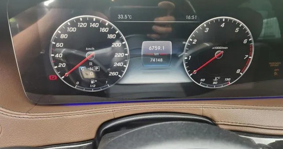 Mercedes-Benz S-Class 