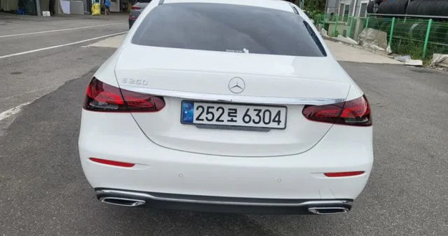 Mercedes-Benz E-Class 
