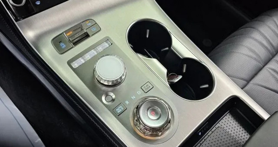 Genesis Gv70 