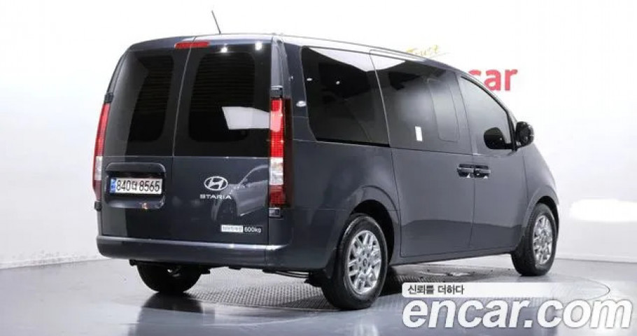 Hyundai Staria 