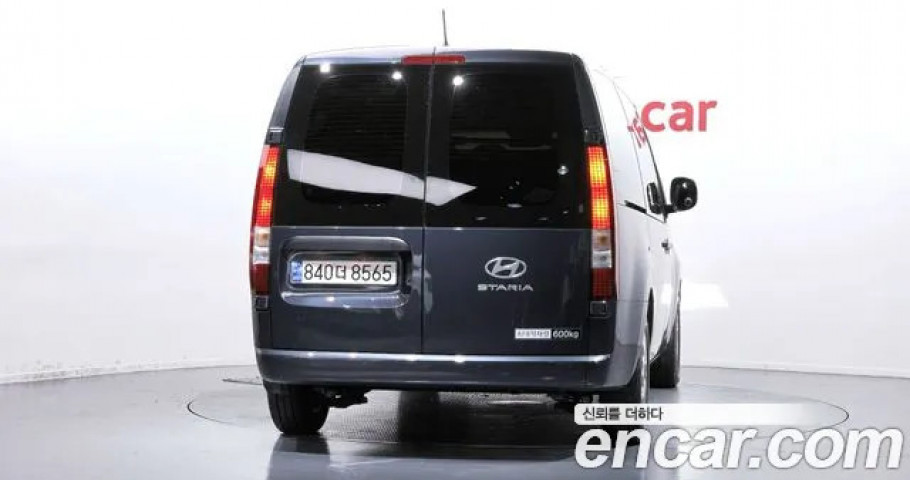 Hyundai Staria 