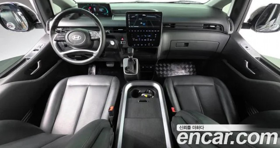 Hyundai Staria 