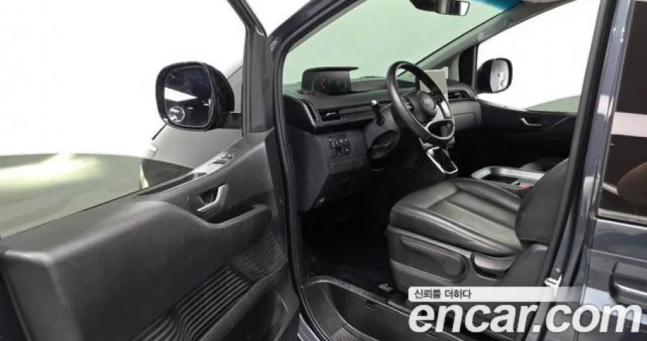 Hyundai Staria 