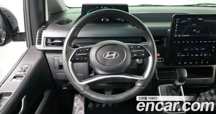 Hyundai Staria 