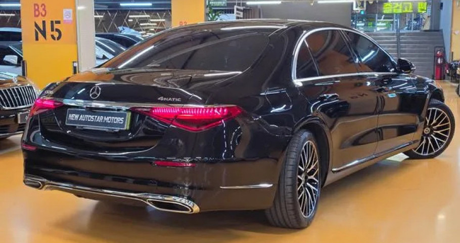 Mercedes-Benz S-Class 