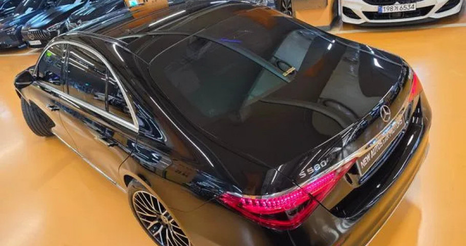 Mercedes-Benz S-Class 