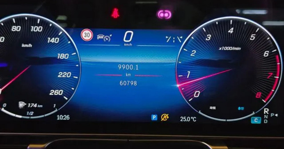 Mercedes-Benz S-Class 