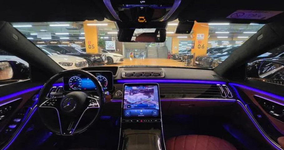 Mercedes-Benz S-Class 