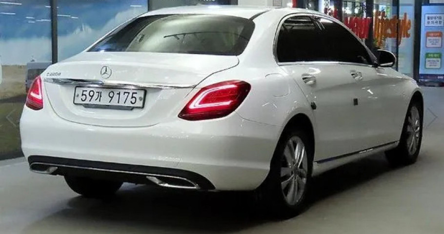 Mercedes-Benz C-Class 