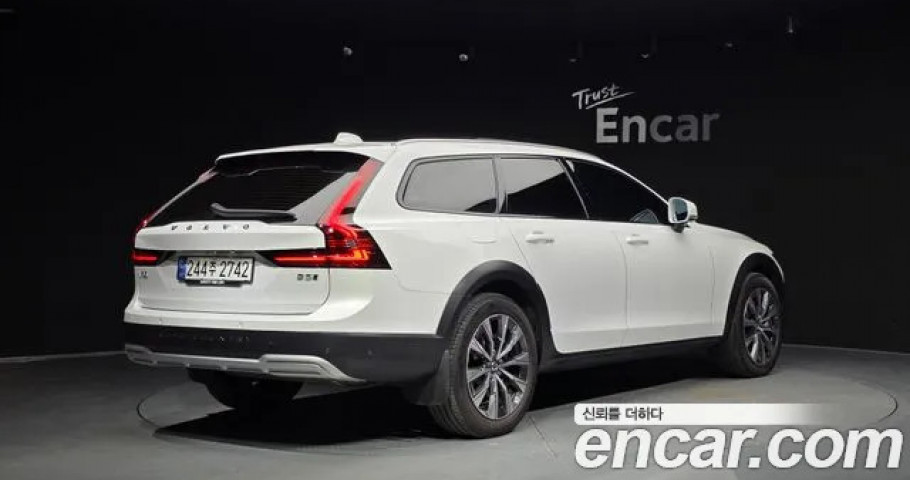 Volvo V90 