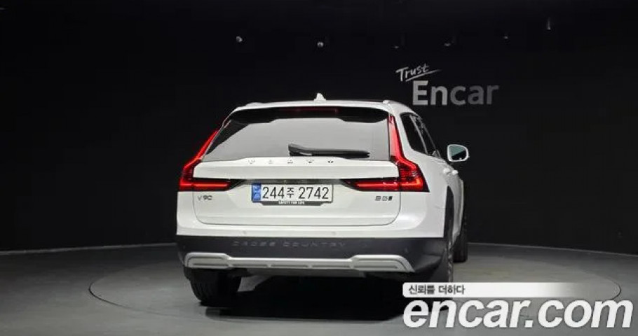 Volvo V90 