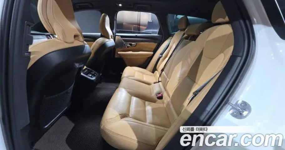 Volvo V90 