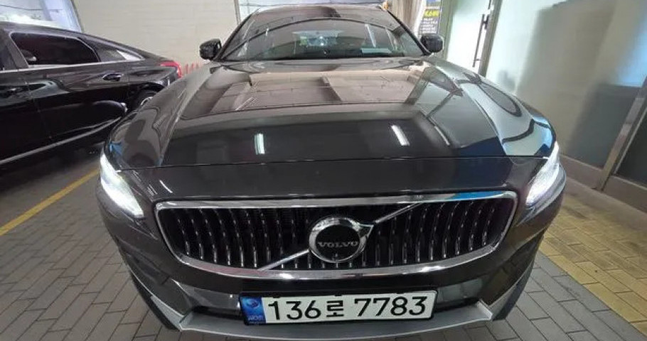 Volvo V90 