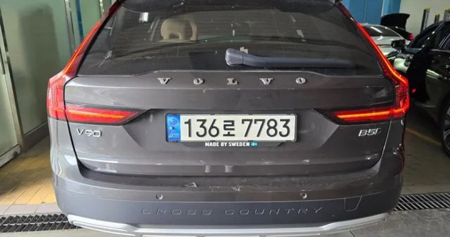 Volvo V90 