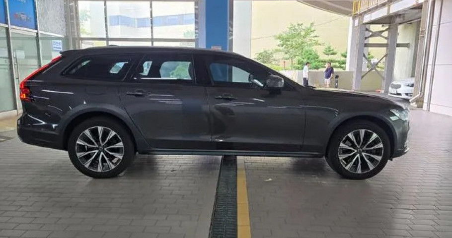 Volvo V90 