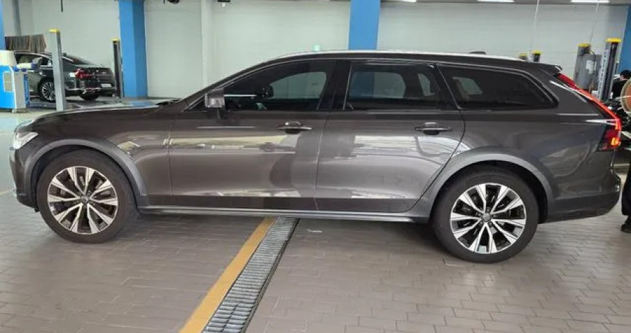 Volvo V90 