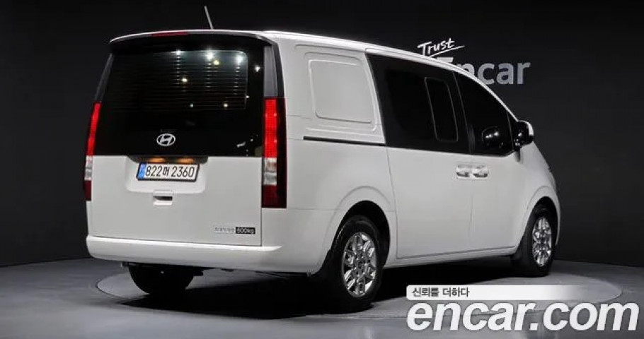 Hyundai Staria 