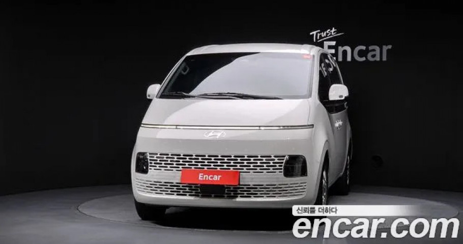 Hyundai Staria 