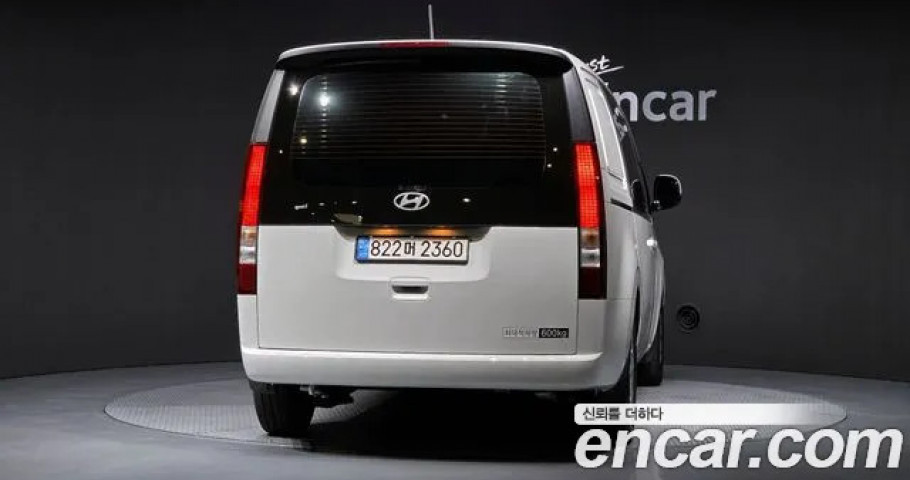 Hyundai Staria 