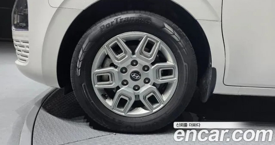 Hyundai Staria 