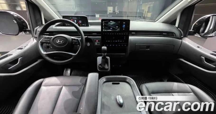 Hyundai Staria 