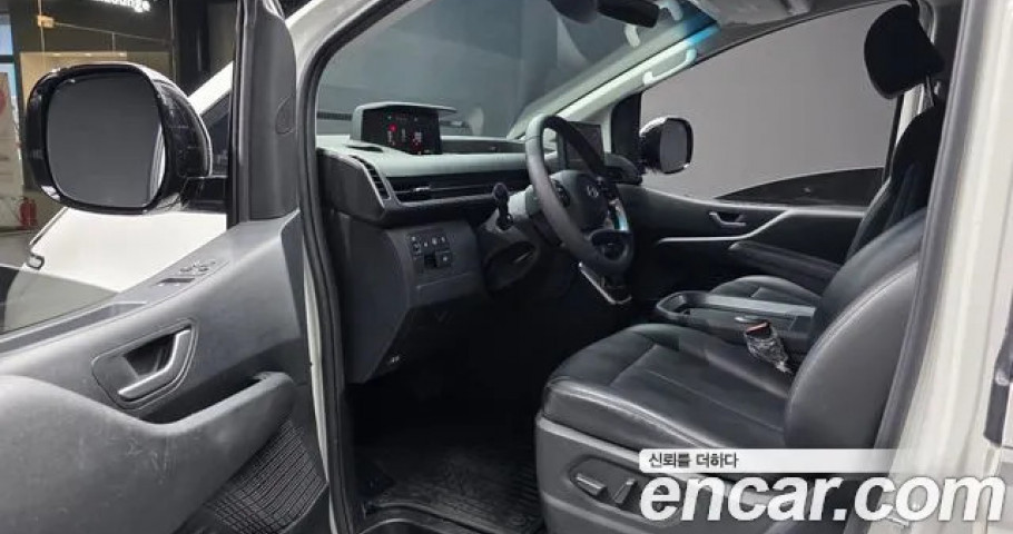 Hyundai Staria 