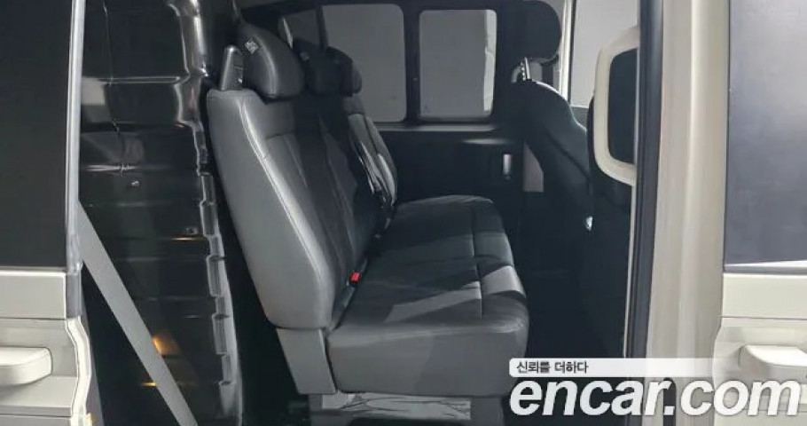 Hyundai Staria 