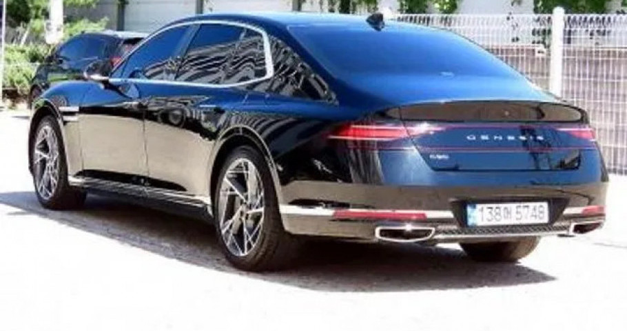 Genesis G90 