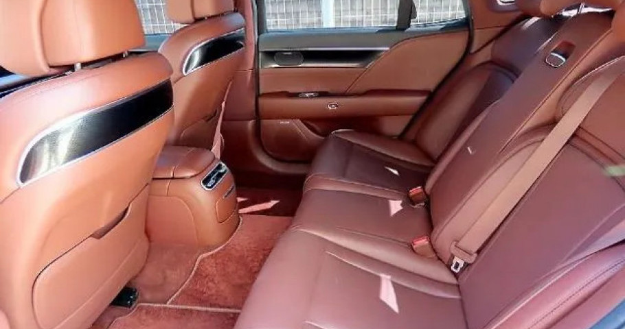 Genesis G90 