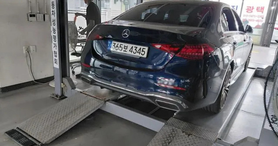 Mercedes-Benz C-Class 