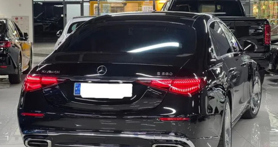 Mercedes-Benz S-Class 