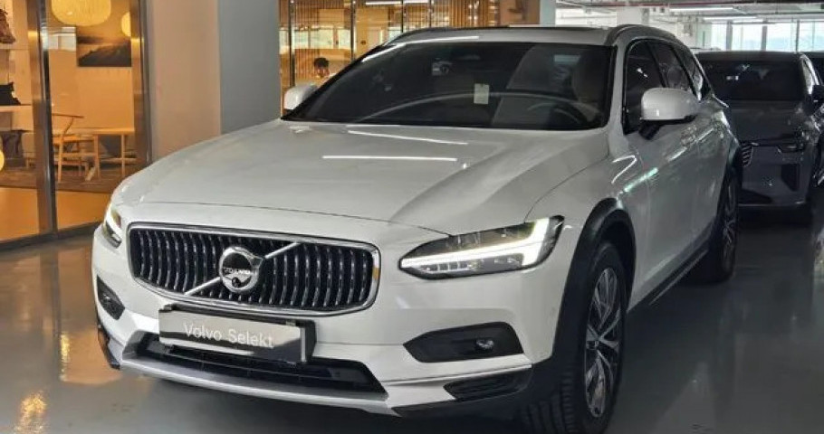 Volvo V90 