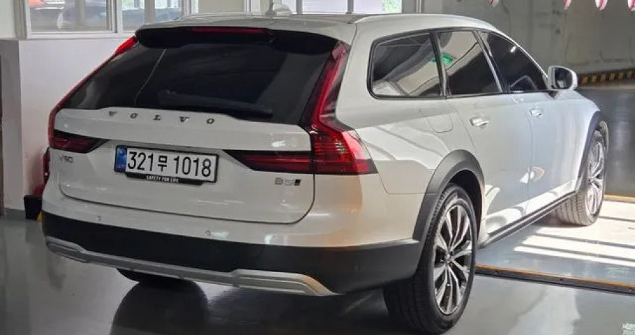 Volvo V90 