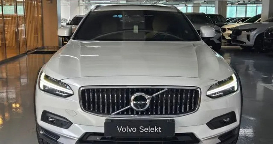 Volvo V90 