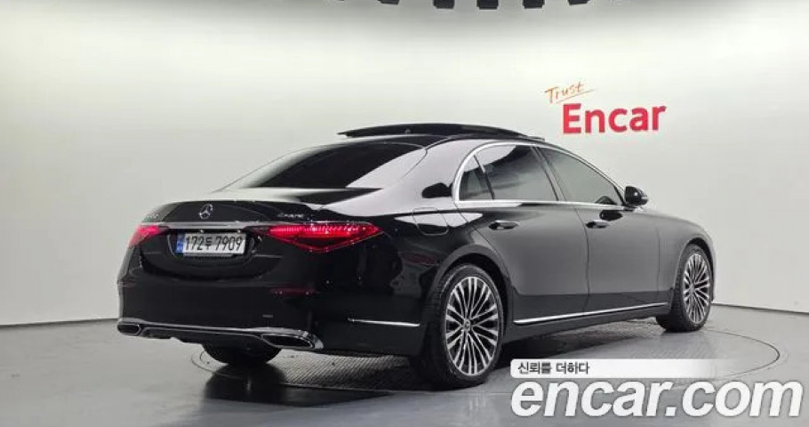 Mercedes-Benz S-Class 