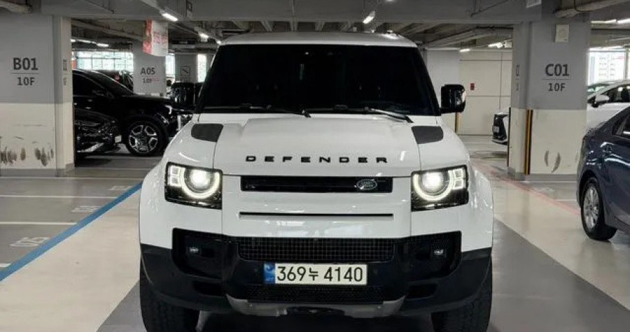 Land Rover Defender 