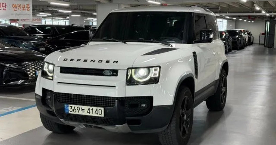 Land Rover Defender 