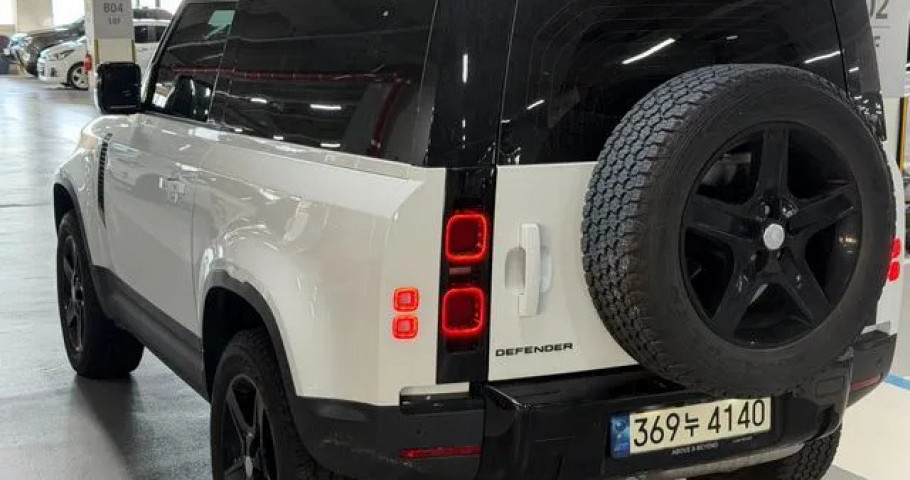 Land Rover Defender 