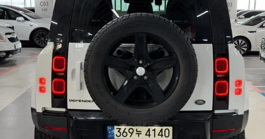 Land Rover Defender 