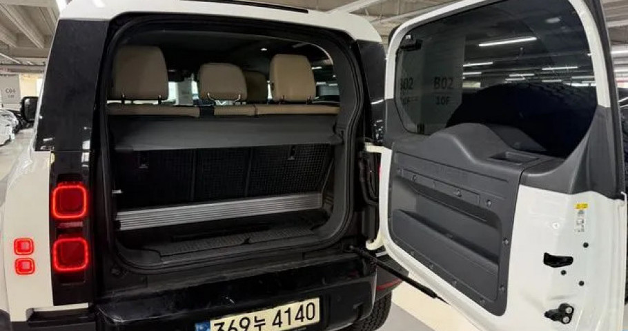 Land Rover Defender 