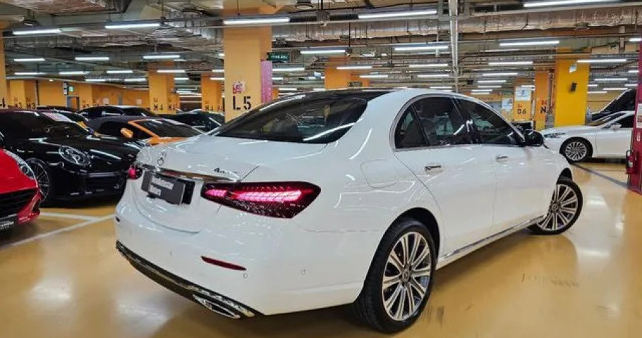 Mercedes-Benz E-Class 