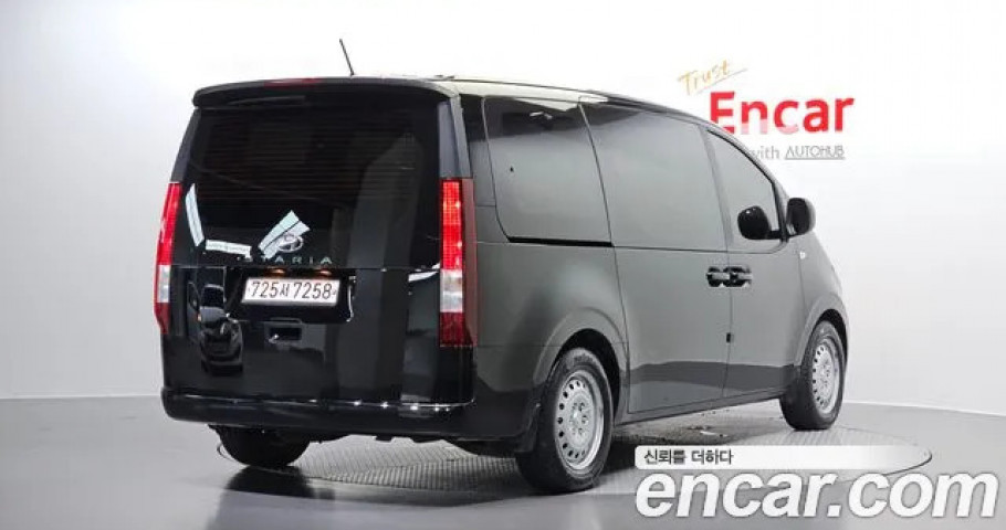 Hyundai Staria 