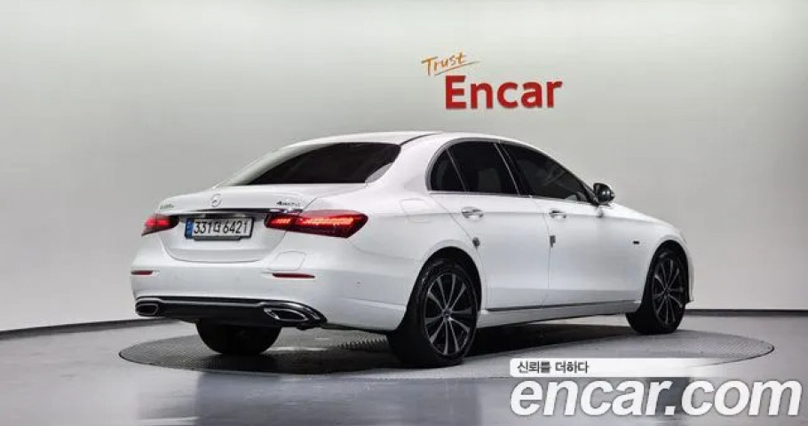 Mercedes-Benz E-Class 