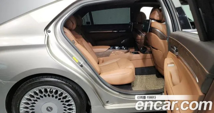 Genesis G90 
