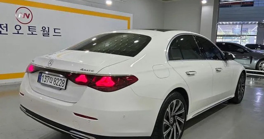 Mercedes-Benz E-Class 